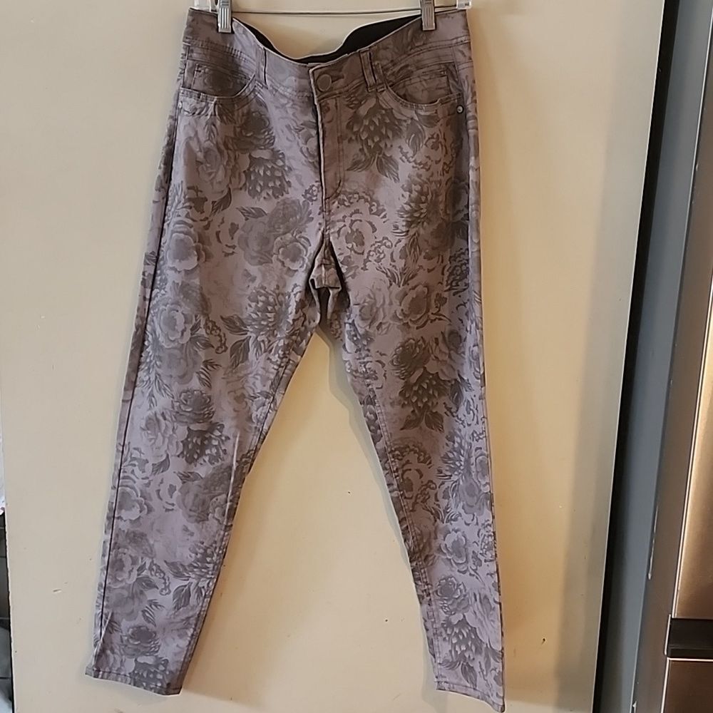 Democracy Women's Skinny Jeans in Gray Floral Print